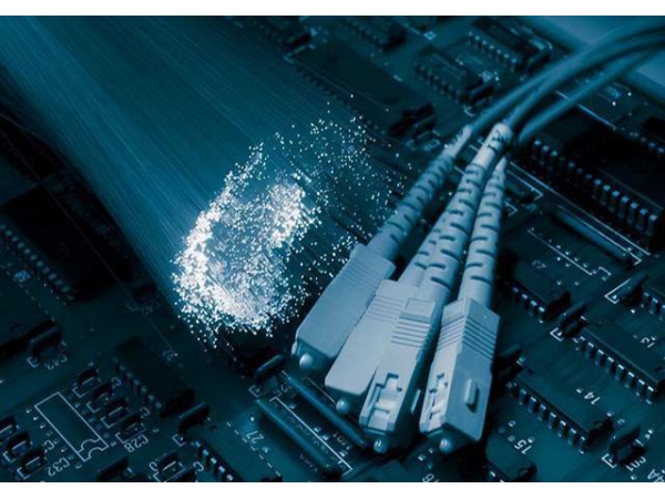 la demanda mundial de equipos de transmisión óptica alcanzará los 83 mil millones de dólares estadounidenses en los próximos cinco años...